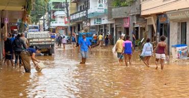 ENCHENTES E DESMORONAMENTOS DESTRUIDORES 